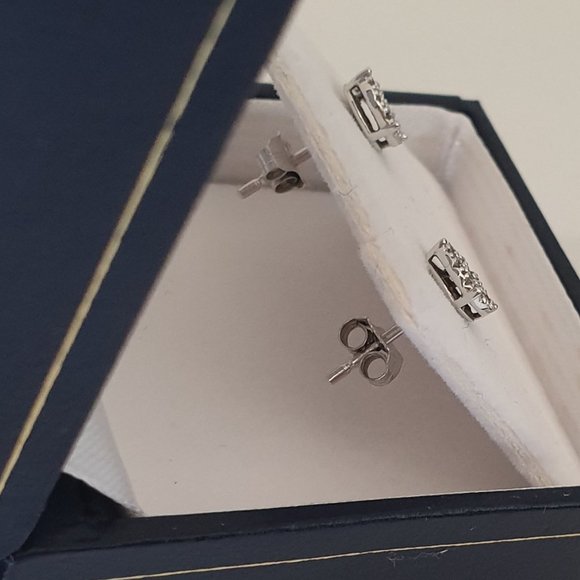 White gold diamond stud earrings (NWT) - Picture 4 of 8
